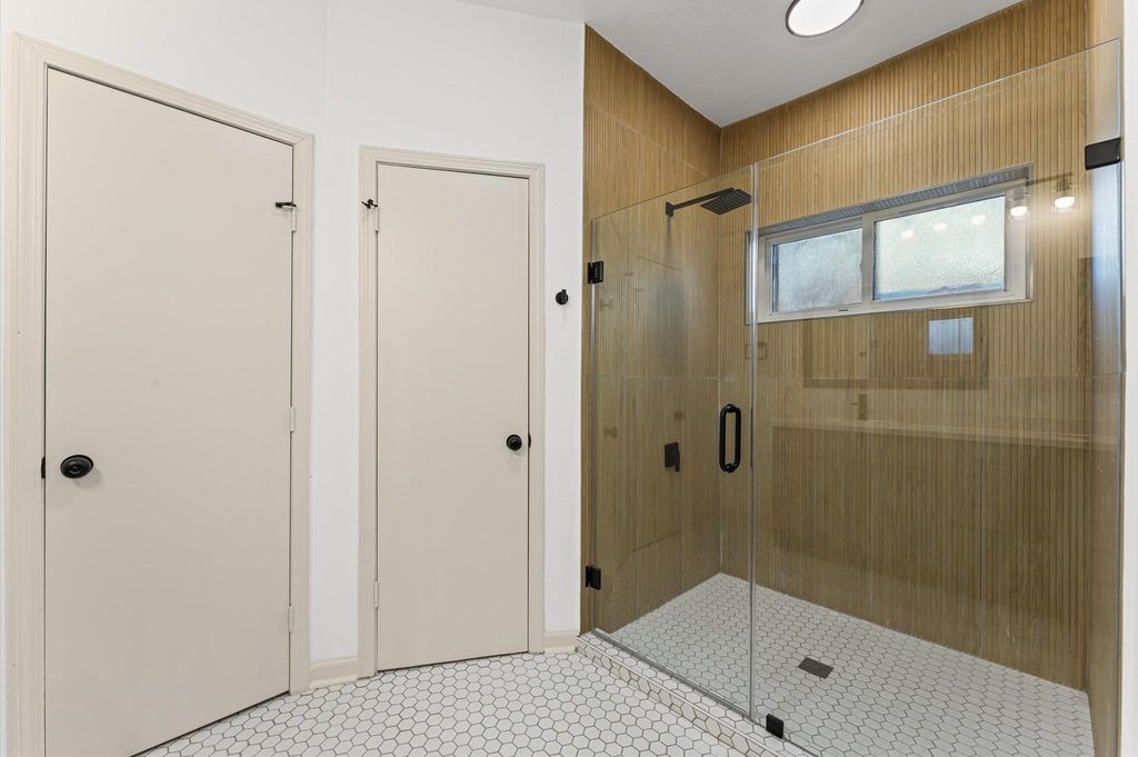 Image 13 of property listing at 20618 Prince Creek Drive, Katy, TX 77450