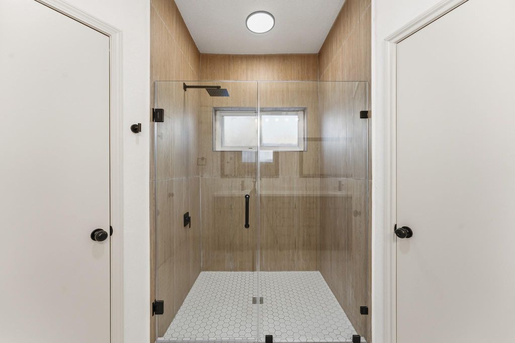 Image 14 of property listing at 20618 Prince Creek Drive, Katy, TX 77450