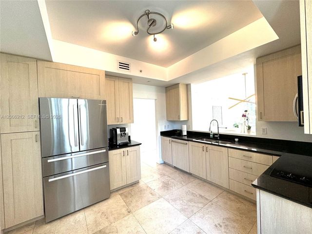 3340 NE 190th St 409, Aventura, FL 33180