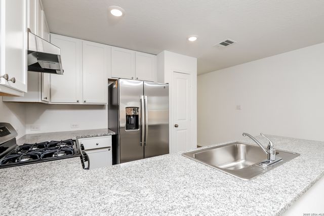 10619 McClintock, Converse, TX 78109