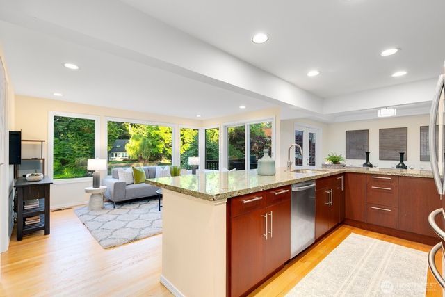11404 NE 103rd Street, Kirkland, WA 98033