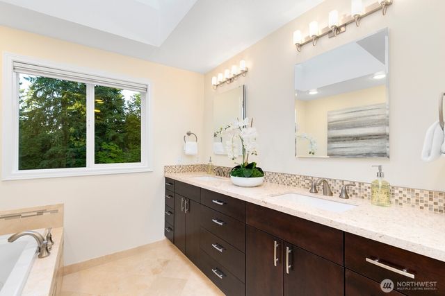 11404 NE 103rd Street, Kirkland, WA 98033