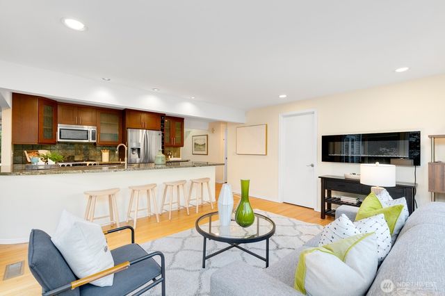 11404 NE 103rd Street, Kirkland, WA 98033