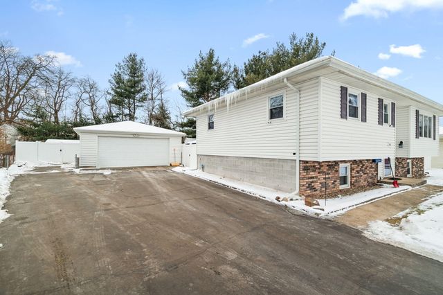 5851 Newport Avenue, Portage, IN 46368