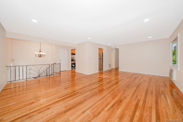 880 Washington Street, Baldwin, NY 11510