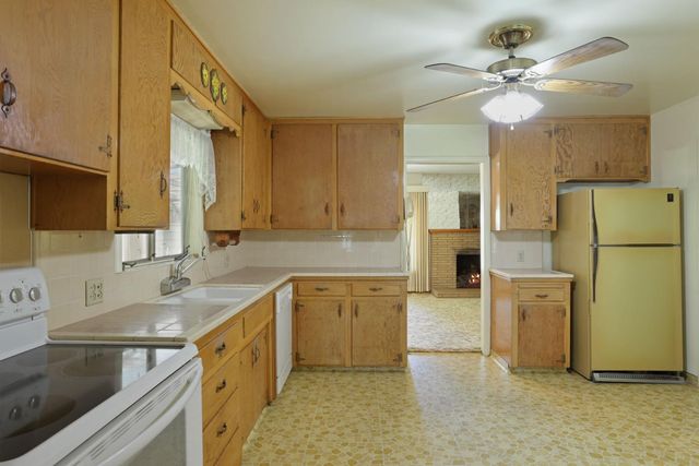 1617 Ashwood Dr, Modesto, CA 95350