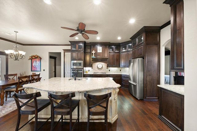 15821 SW 26th Street, El Reno, OK 73036