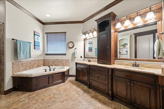 15821 SW 26th Street, El Reno, OK 73036