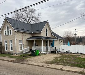 430 E 4th Street, Uhrichsville, OH 44683
