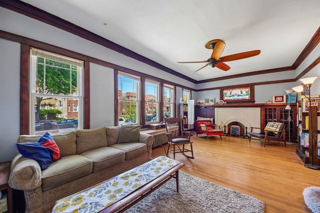 4033 W Wellington Avenue, Chicago, IL 60641