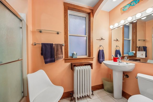4033 W Wellington Avenue, Chicago, IL 60641