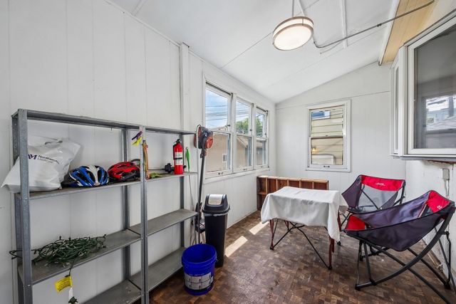 4033 W Wellington Avenue, Chicago, IL 60641