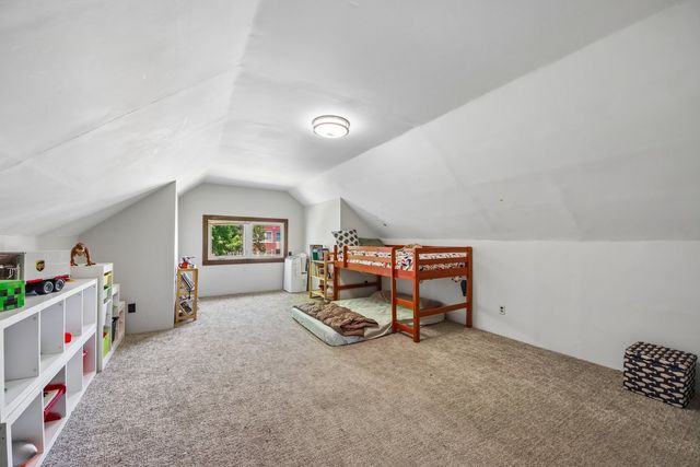 4033 W Wellington Avenue, Chicago, IL 60641