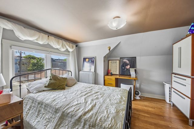4033 W Wellington Avenue, Chicago, IL 60641