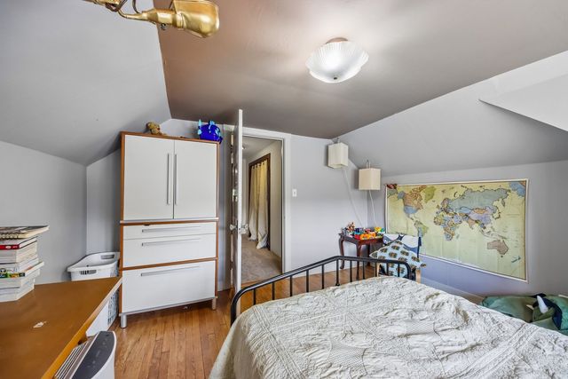4033 W Wellington Avenue, Chicago, IL 60641