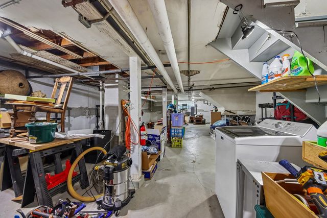 4033 W Wellington Avenue, Chicago, IL 60641