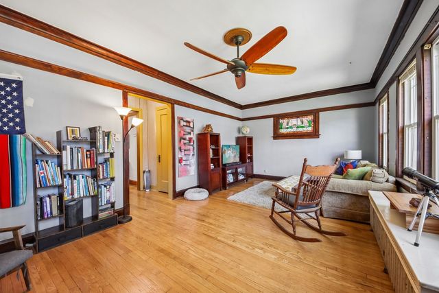 4033 W Wellington Avenue, Chicago, IL 60641