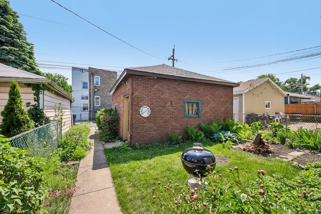 4033 W Wellington Avenue, Chicago, IL 60641