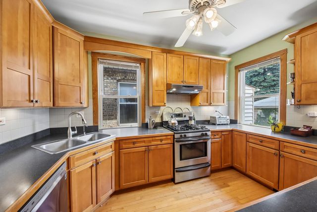 4033 W Wellington Avenue, Chicago, IL 60641
