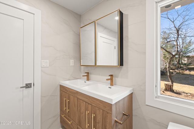 441 Slocum Place, Oakhurst, NJ 07755