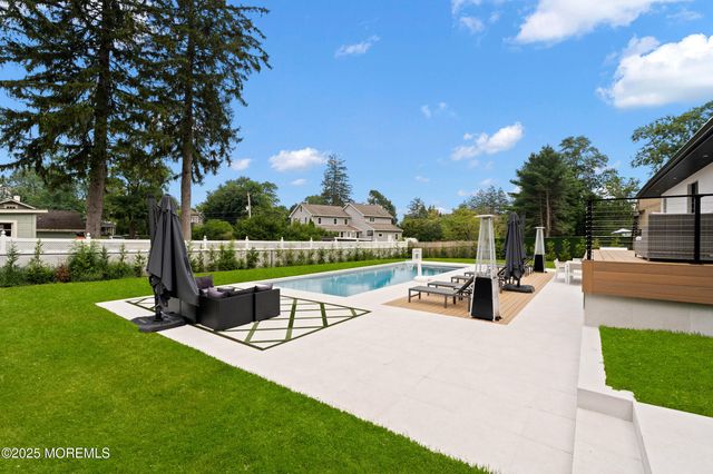 441 Slocum Place, Oakhurst, NJ 07755