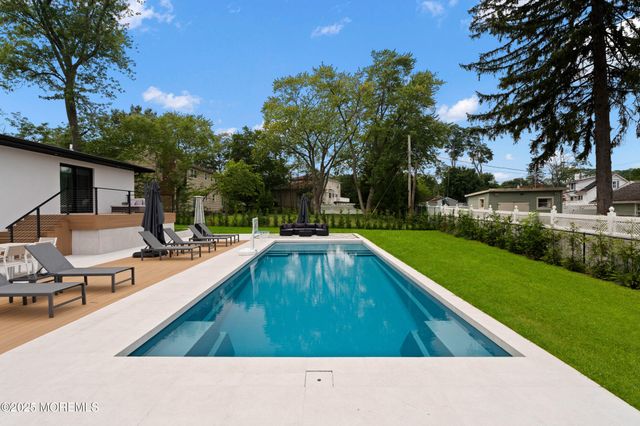 441 Slocum Place, Oakhurst, NJ 07755