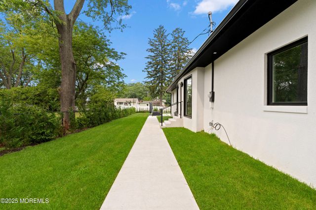 441 Slocum Place, Oakhurst, NJ 07755