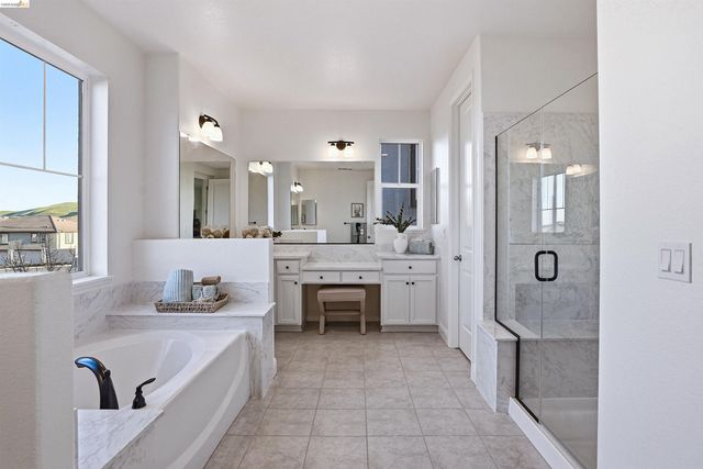 2525 Modena Dr, Pittsburg, CA 94565