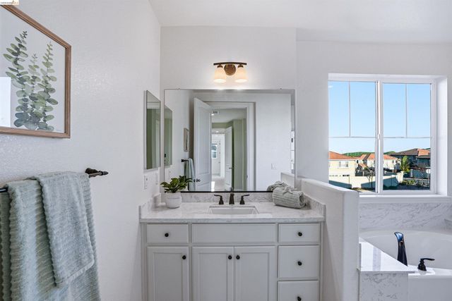 2525 Modena Dr, Pittsburg, CA 94565