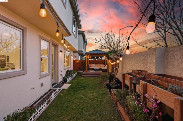 2525 Modena Dr, Pittsburg, CA 94565