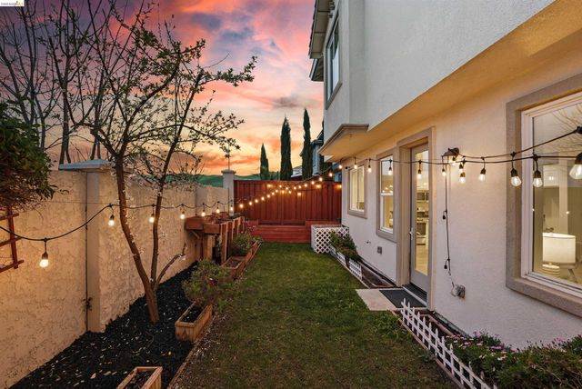 2525 Modena Dr, Pittsburg, CA 94565