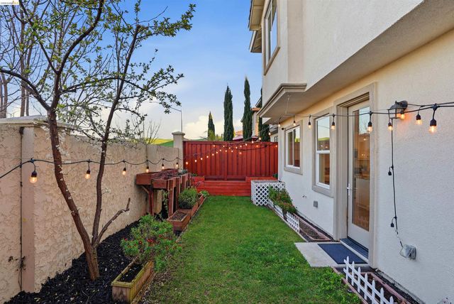 2525 Modena Dr, Pittsburg, CA 94565