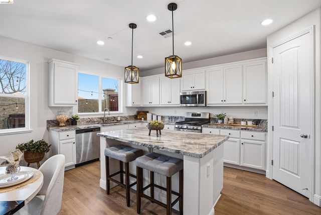 2525 Modena Dr, Pittsburg, CA 94565