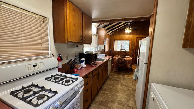 26705 Hotchkiss Drive, Klamath Falls, OR 97601