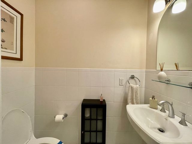 155 Amory St 155, Brookline, MA 02446