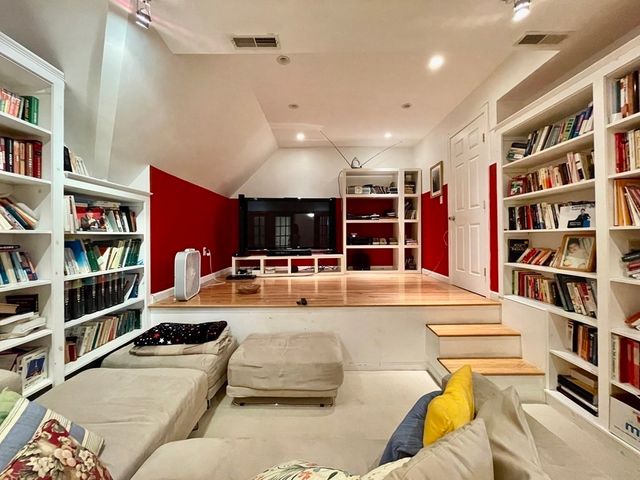 155 Amory St 155, Brookline, MA 02446