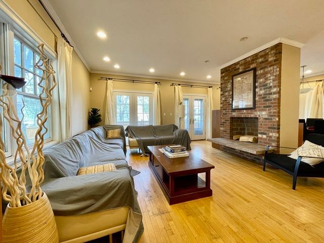 155 Amory St 155, Brookline, MA 02446