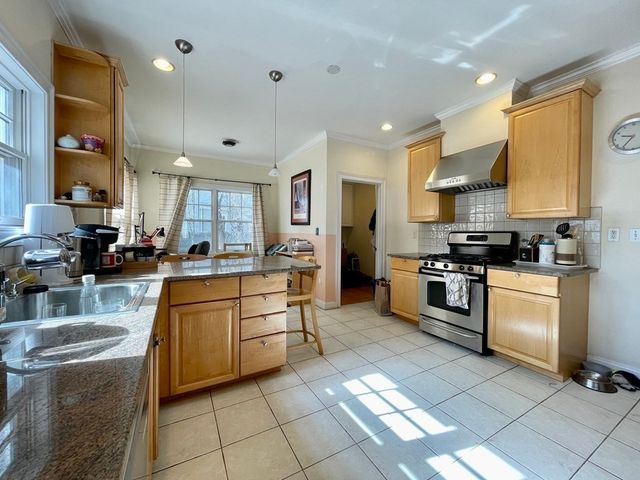 155 Amory St 155, Brookline, MA 02446