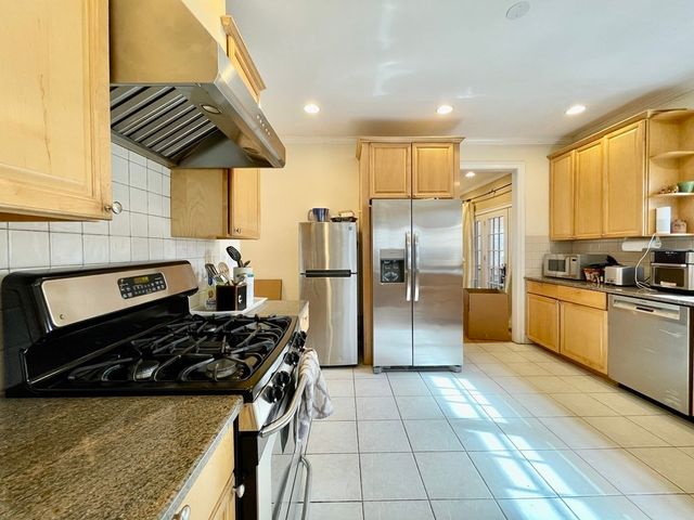 155 Amory St 155, Brookline, MA 02446