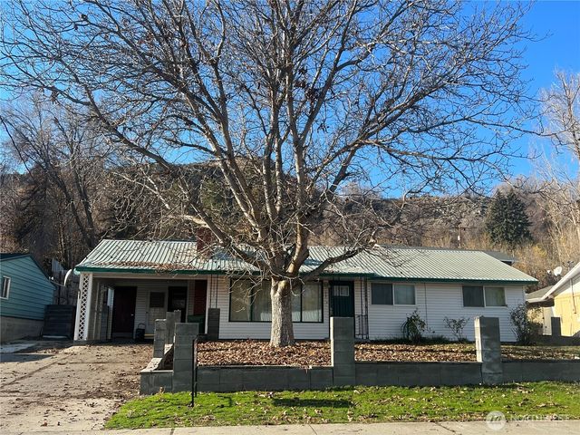 120 S Granite Street, Omak, WA 98841