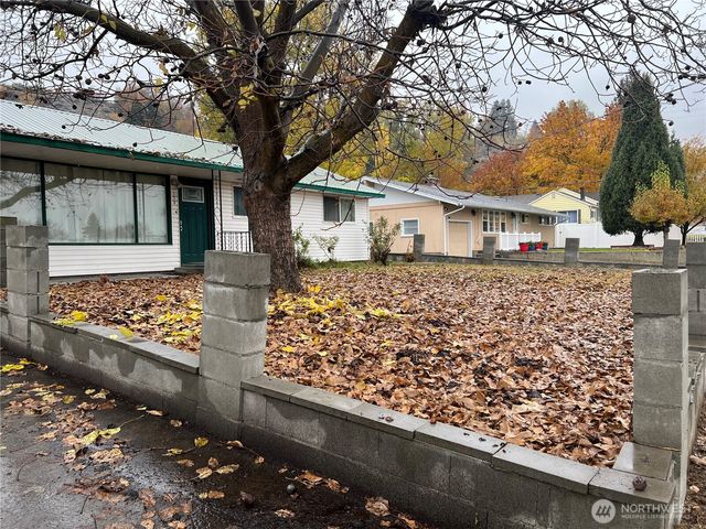 120 S Granite Street, Omak, WA 98841