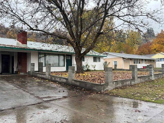 120 S Granite Street, Omak, WA 98841