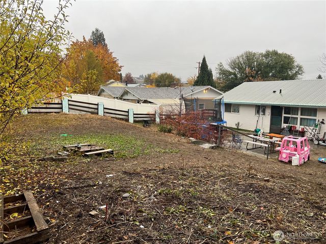 120 S Granite Street, Omak, WA 98841