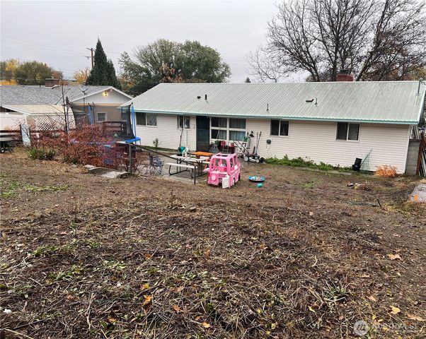 120 S Granite Street, Omak, WA 98841