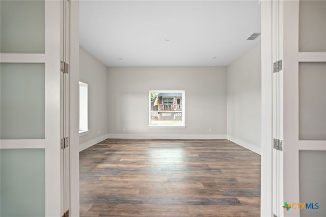 2062 W Harrison Avenue, Port O'connor, TX 77982