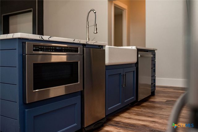 2062 W Harrison Avenue, Port O'connor, TX 77982