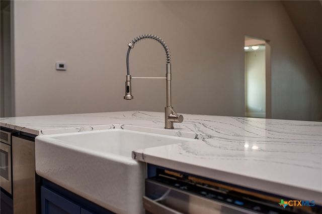 2062 W Harrison Avenue, Port O'connor, TX 77982