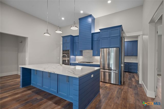 2062 W Harrison Avenue, Port O'connor, TX 77982