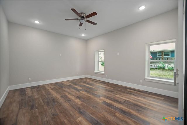 2062 W Harrison Avenue, Port O'connor, TX 77982