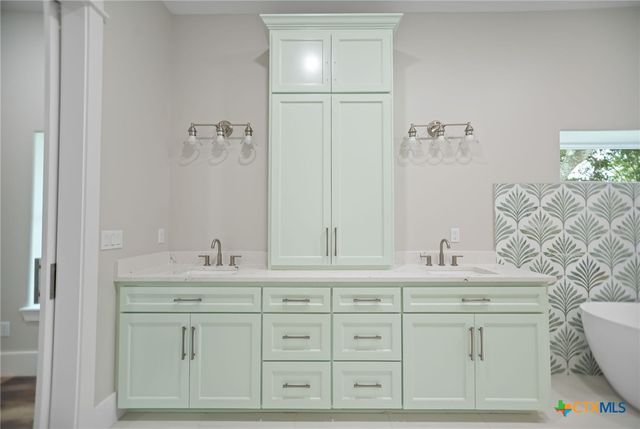 2062 W Harrison Avenue, Port O'connor, TX 77982